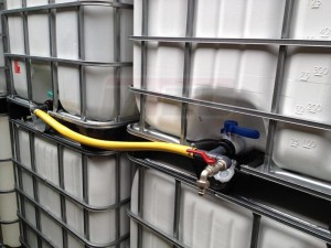 Verbindungsset für 2 IBC Tanks mit Auslaufhahnen